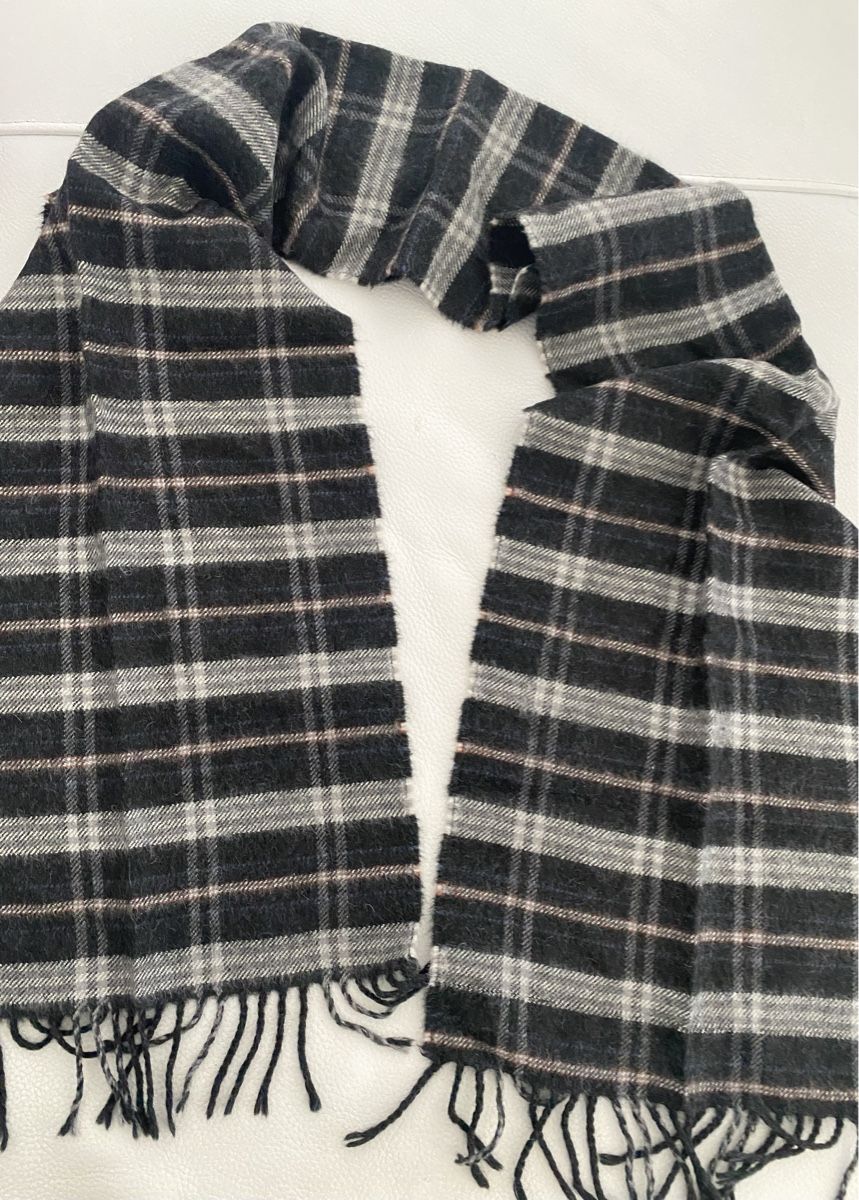 Hugo Boss Sciarpe: Hugo Boss Wolle Schal – Usato da Opfikon venduto da Luis144 1