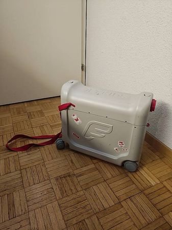 Stokke Jetkids Reisekoffer Aufsitzkoffer Bettbox