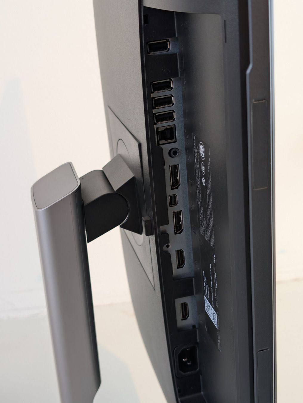 Dell Monitor: DELL U2415b 24" Monitor – Usato da Dietlikon venduto da ComdatAG 3