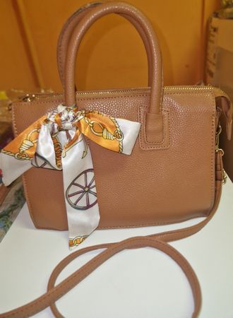 Damen Handtasche braun mit Tuch und Trageriemen neu