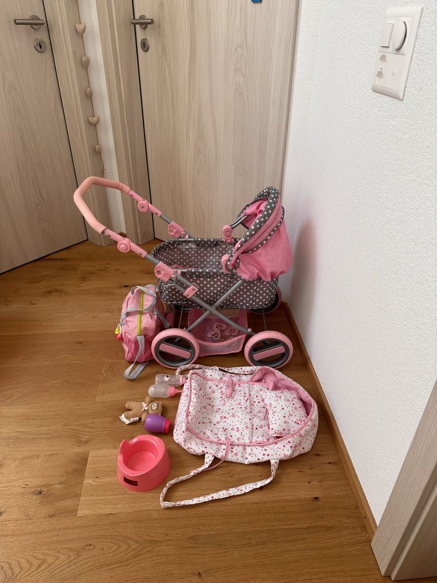 Puppenwagen: Poussette pour poupée + accessoires  – Gebraucht aus Peseux von tao_2k9s 1