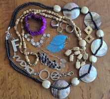 Diverse Schmuck-Sammlung: Ringe, Ketten, Ohrringe u.v.m.