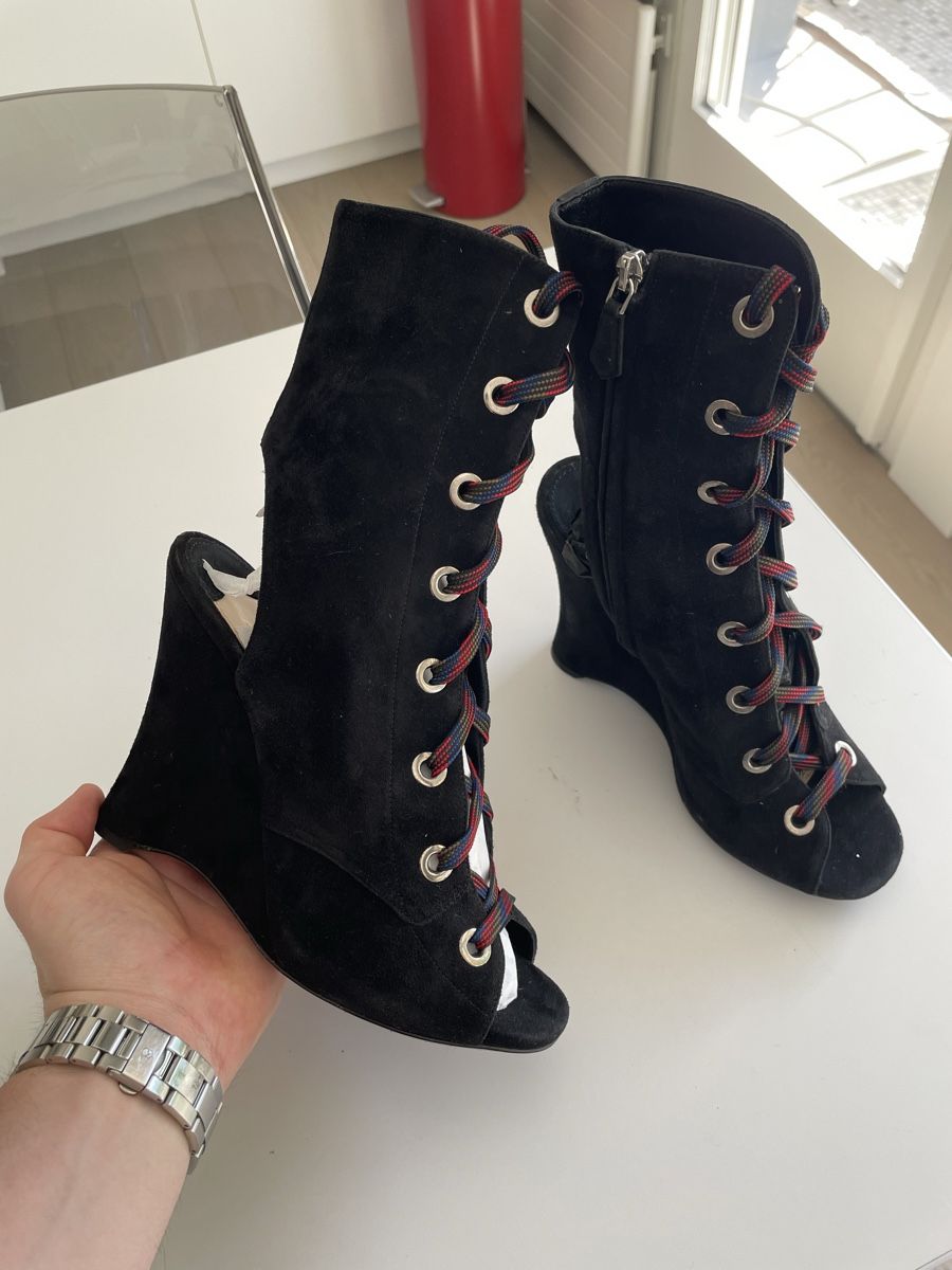 Prada Scarpe da donna: Prada Bottines compensées en daim noir à lacets taille-39 – Nuovo (secondo la descrizione) da Genève venduto da rom_8nwv
