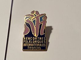 1 Pin Rencontre Folkloriques Internationes Fribourg