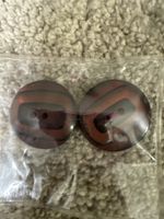 2 schöne Vintage Knöpfe rot schwarz 4-Loch 2,5cm Durchmesser
