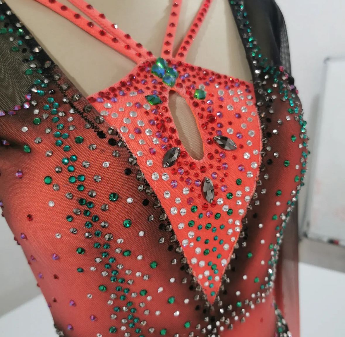 Vestiti & Gonne: Kürkleid Eiskunstlauf gr.14 j.=34 – Usato da wettingen venduto da MCX4 1