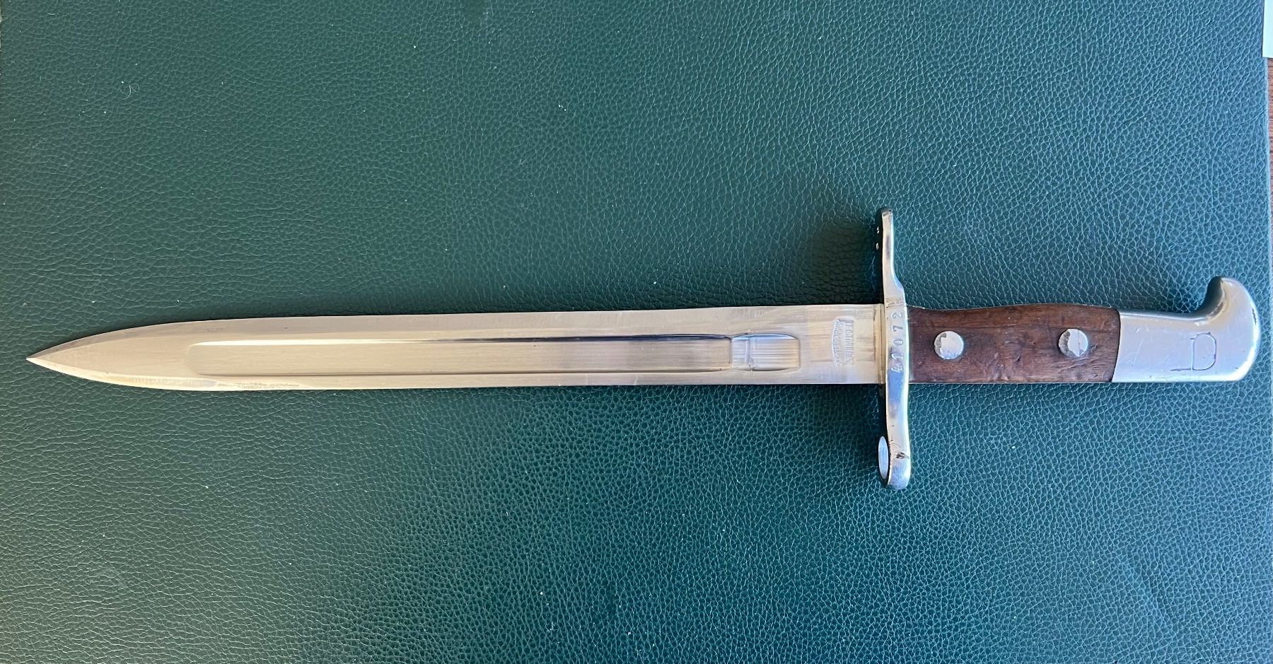 Schweizer Armee Armi bianche: Schweizer Bajonett Modell 1918 mit Lederfrosch – Usato da Grueningen venduto da ant_qb8l 2