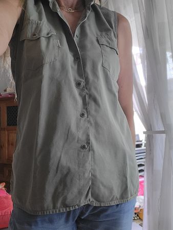 Chemisier vintage sans manches kaki - Idéal pour l'été!