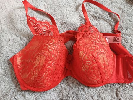 Hunkemöller BH, Grösse 85B, Rot mit Spitze, wenig getragen