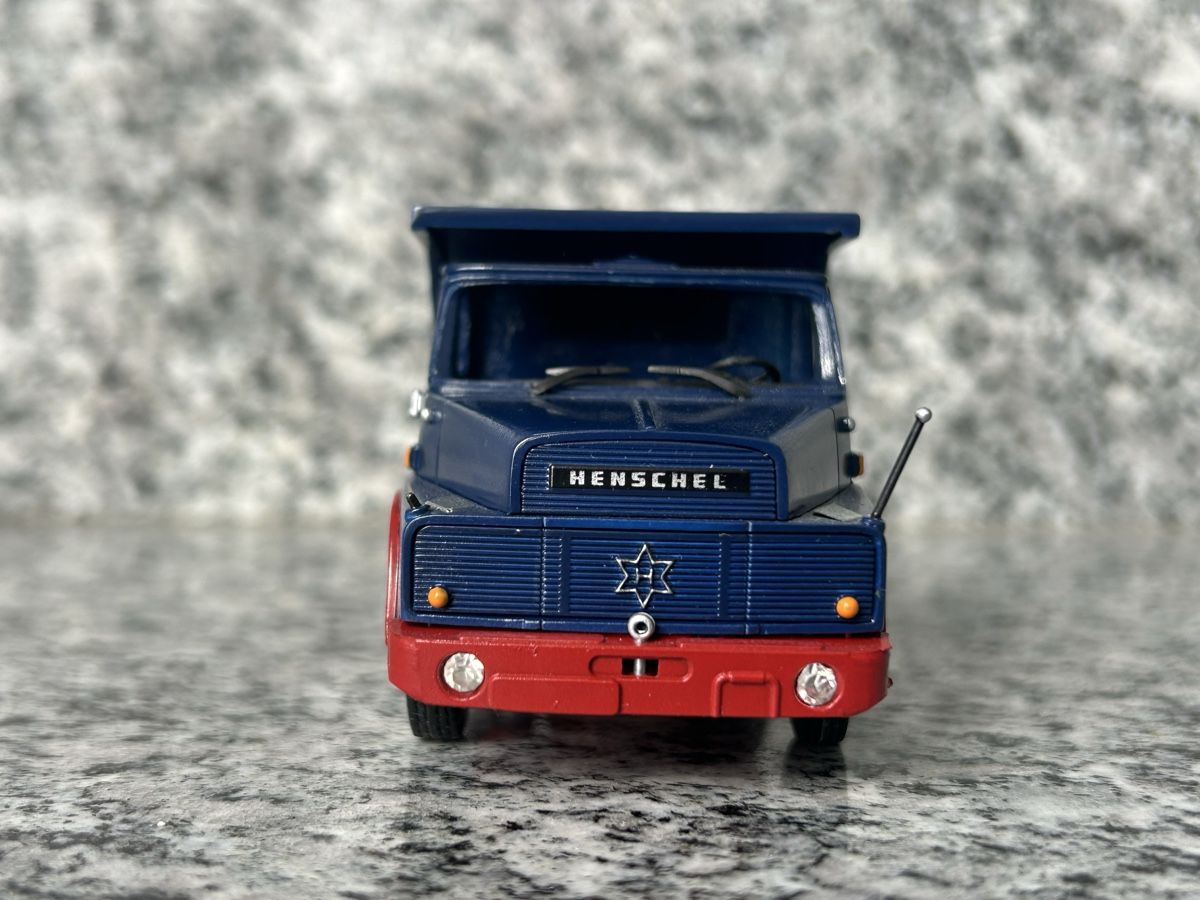 Modellbausätze & Standmodelle: Henschel , 1:50 – Gebraucht aus Horw von Tigercat635 2