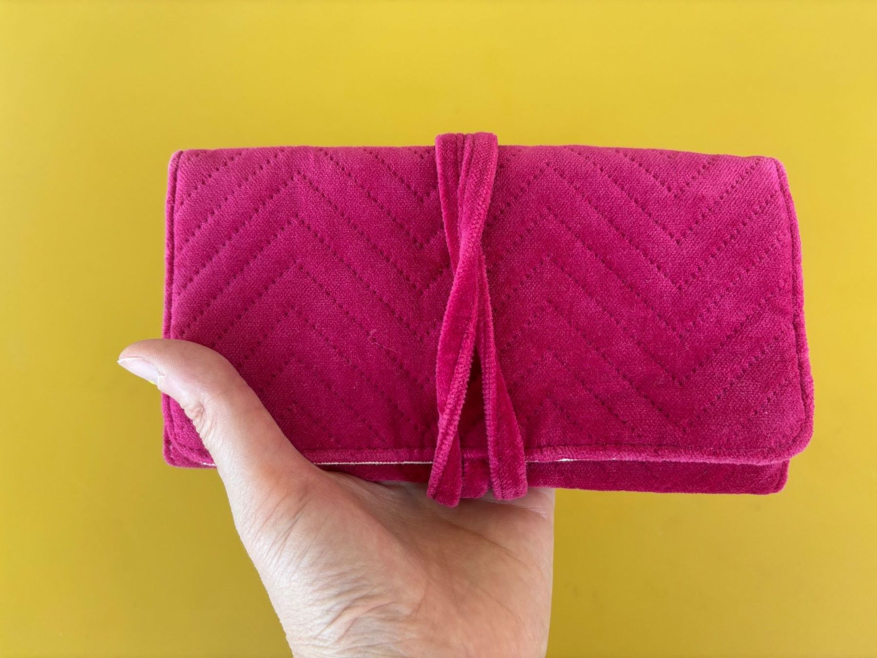 Sezane Sacs: SEZANE Schmuck Täschchen pinker Samt – D'occasion à Zürich par missmodernage
