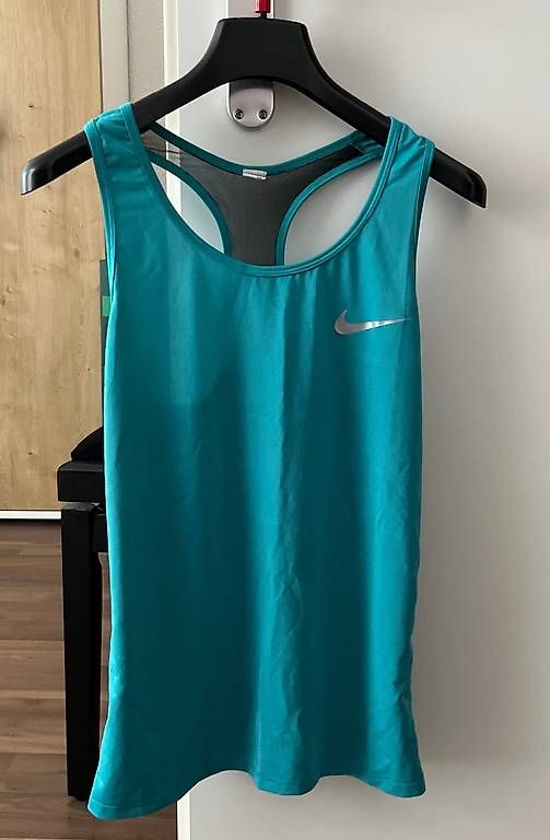 Top: Nike Sportoberteil – Usato da Niederwangen BE venduto da mcp_l62p