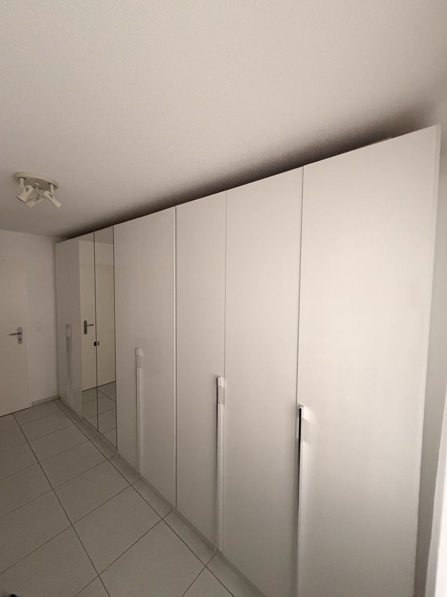 Armadi: Moderner Kleiderschrank in Weiss Hochglanz – Usato da Aarburg venduto da Ilma123. 5