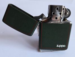 Zippo vert foncé vintage - Allumez votre style ! 🔥
