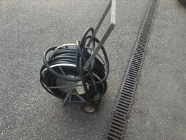 Schlauchhaspel mit Schwerem Schlauch (defekt)