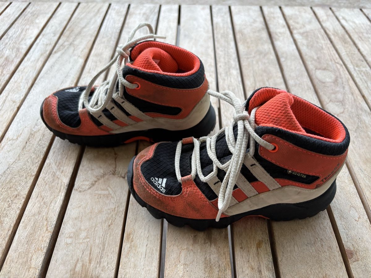 Adidas Scarpe per ragazzi: Wanderschuhe Adidas Grösse 25 – Usato da Wichtrach venduto da Flaub