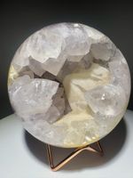 Exklusive Amethyst–Quarz Kugel mit funkelndem Kalzit – 13 cm