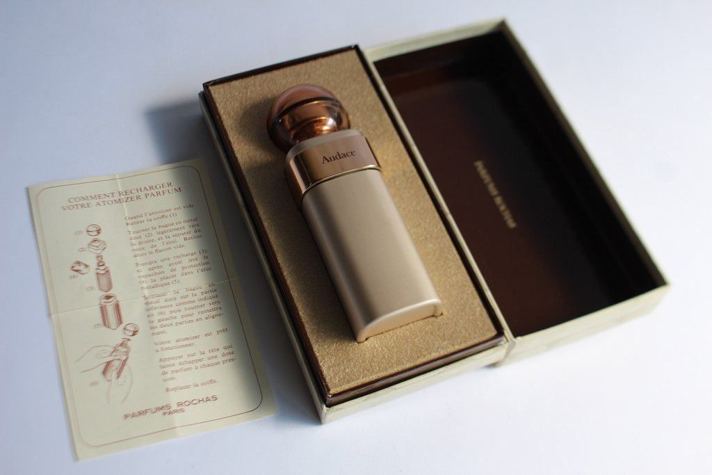 Profumi & Eau de Toilette: Atomizer sac Audace Rochas rechargeable – Usato da Vandoeuvres venduto da Dom-Tom 1
