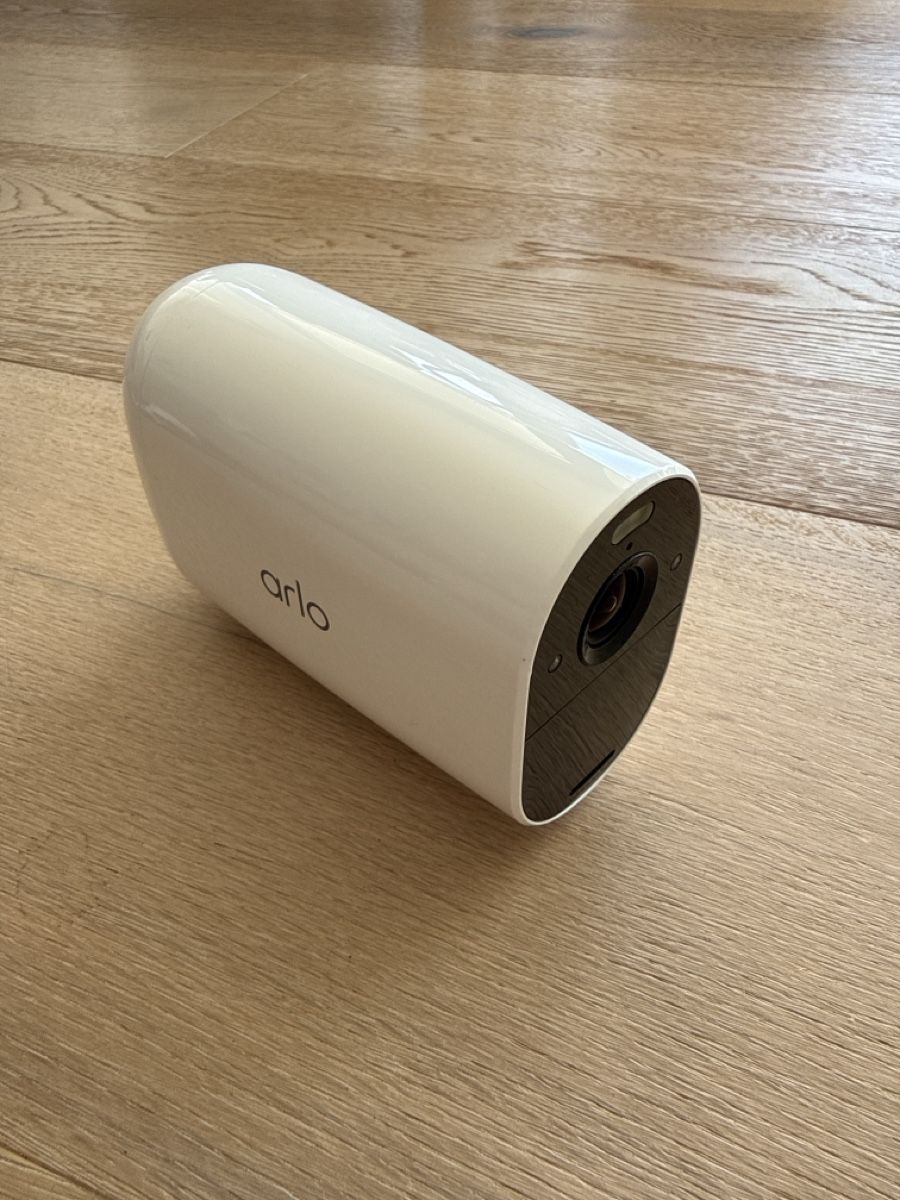 Arlo Videocamere: Arlo Essential XL Spotlight HD-Kamera – Usato da Wettingen venduto da Bounty