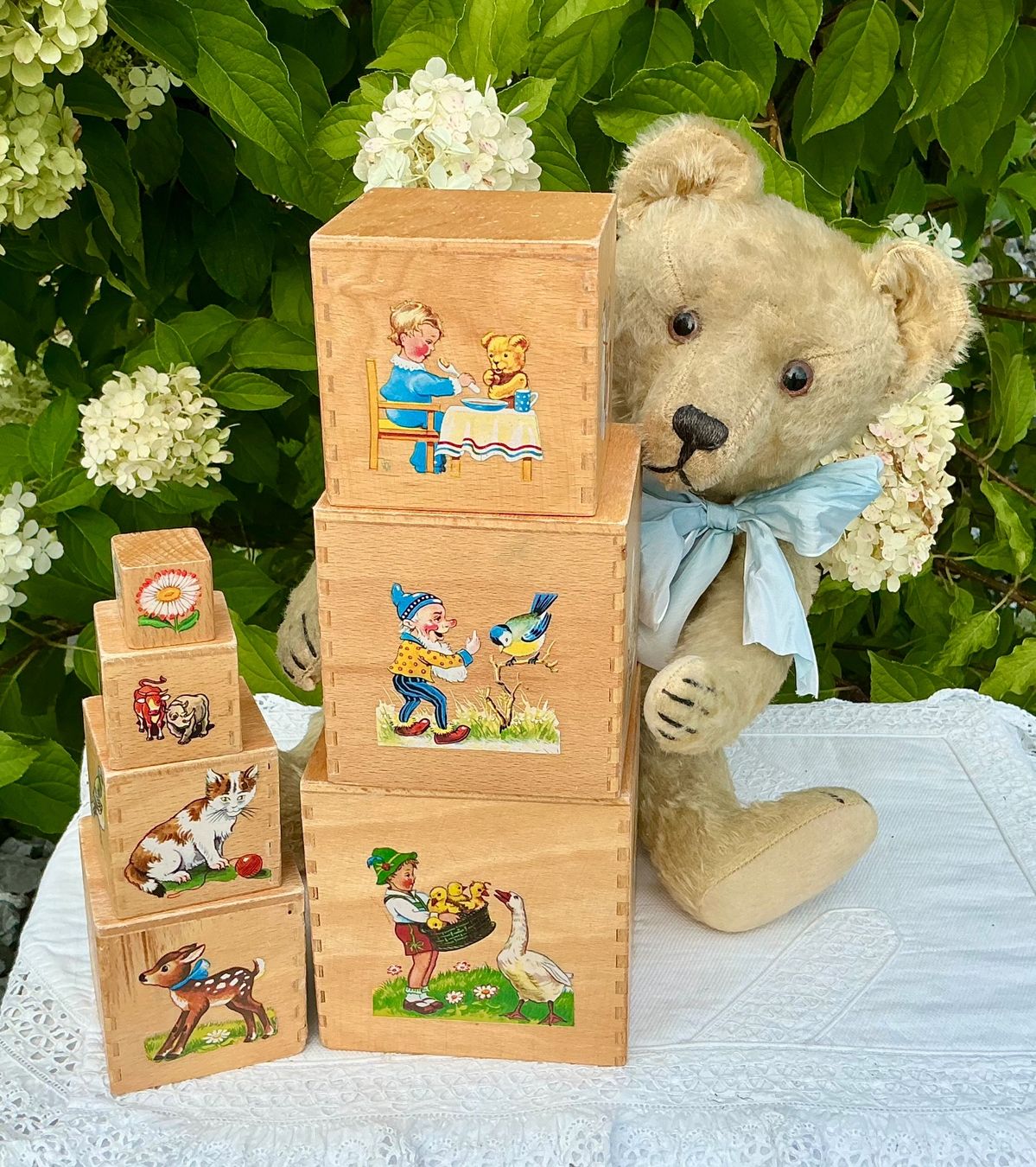 Spielzeuge: ALLERLIEBSTER ALTER WÜRFELTURM – Gebraucht aus Zell LU von Silvermemory