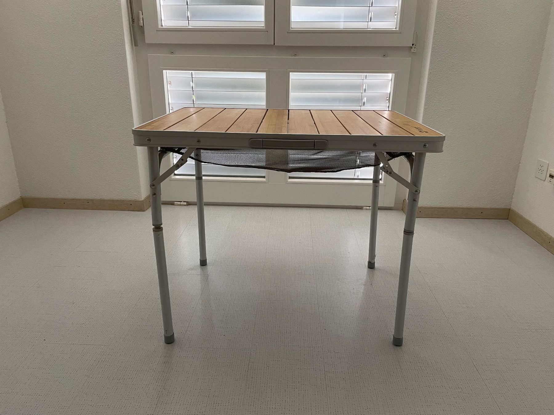 Set di tavolo e panche: Outwell Camping Klapptisch mit 2 Stühlen – Usato da Oberrohrdorf venduto da Schlossstein 1