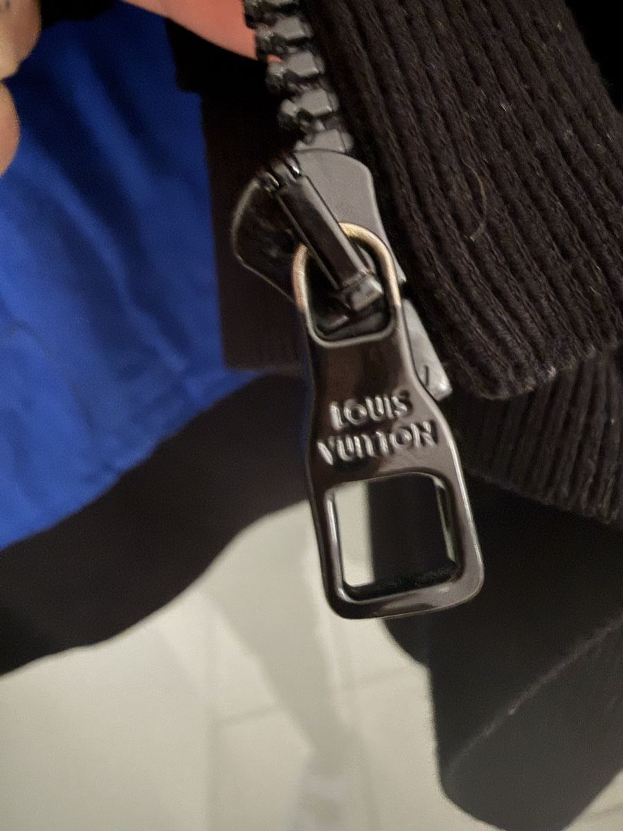Louis Vuitton Giacche: Louis Vuitton Monogram Strickjacke / Bomberjacke - Grösse XL – Usato da Bern venduto da oaicu 4