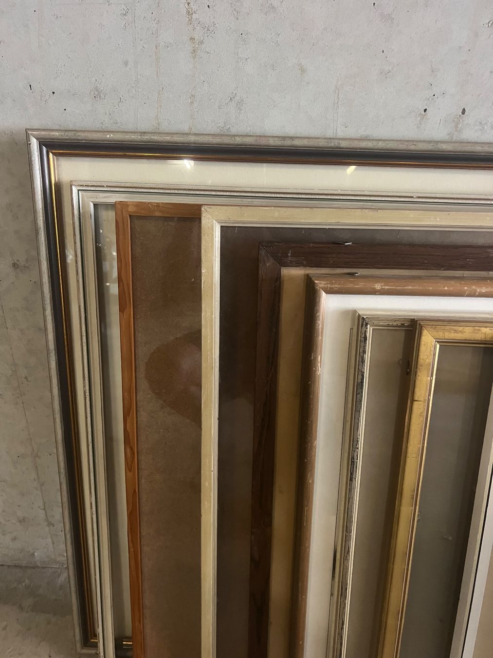 Cornici: 16 verschiedene Holz Bilderrahmen mit Glas – Usato da Rain venduto da Pic-Ass 1