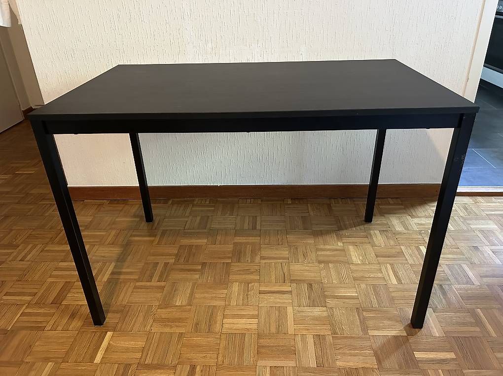 Tavoli: Table à manger 110x67cm noir et 2 chaises noir – Usato da Lausanne venduto da celinech14