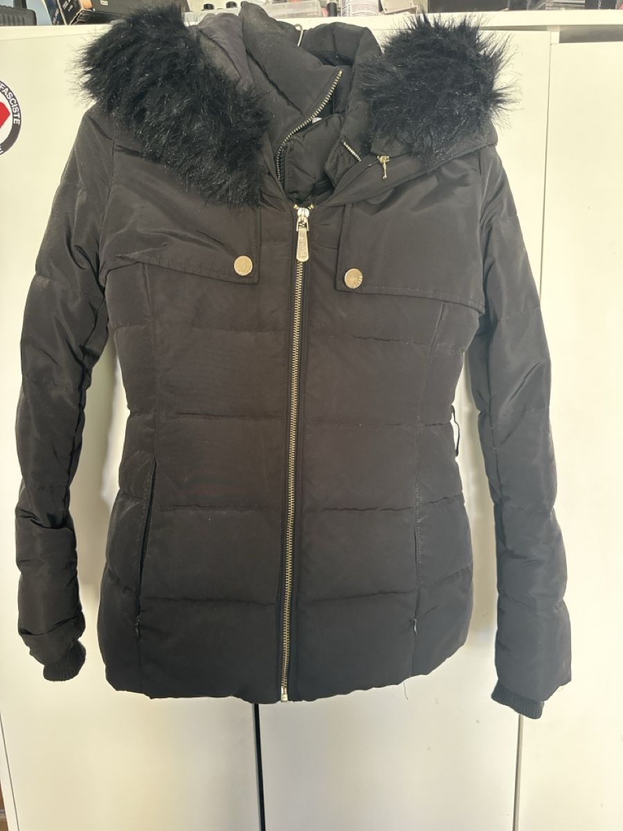Guess Manteaux: Guess Winterjacke – D'occasion à Biel/Bienne par lul_b6yy 2