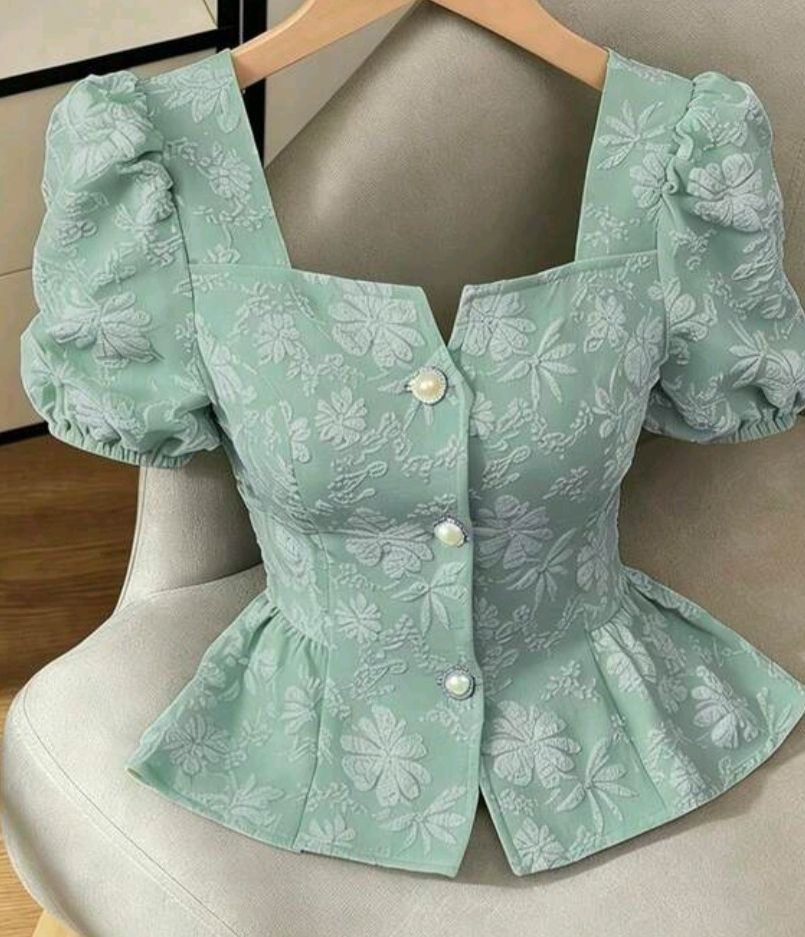 Camicette: Elegante mintfarbene Bluse mit Blumenmuster, Grösse S – Nuovo e nell'imballaggio originale da Schwaderloch venduto da cel_rs6t