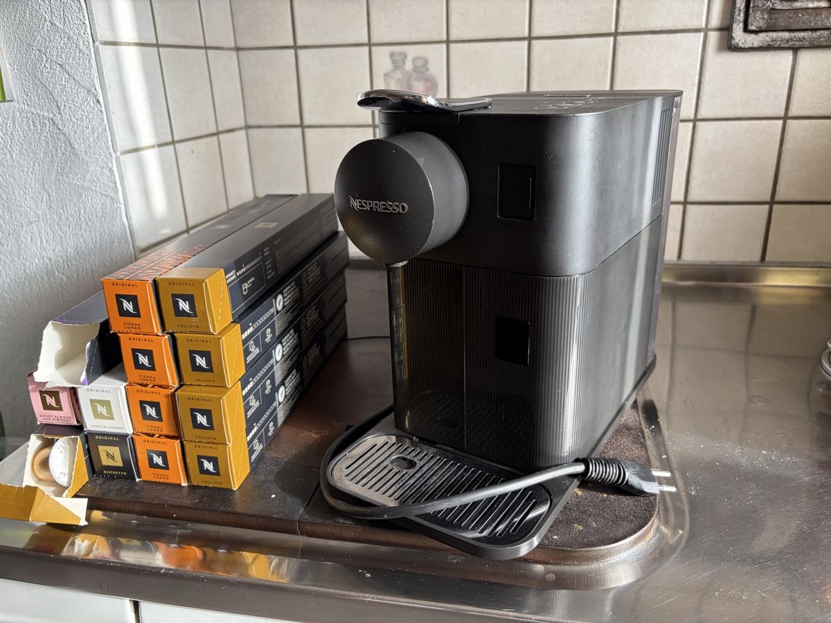 De'Longhi Kaffeemaschinen & Espressomaschinen: Nespresso Delonghi Kaffeemaschine – Gebraucht aus Hitzkirch von Asterix08