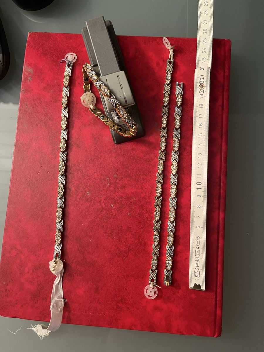 Armbänder & -reifen: 4rer Set Goldarmbänder mit Zirkonia Steinen – Neu (gemäss Beschreibung) aus Hindelbank von Warentaxi 1