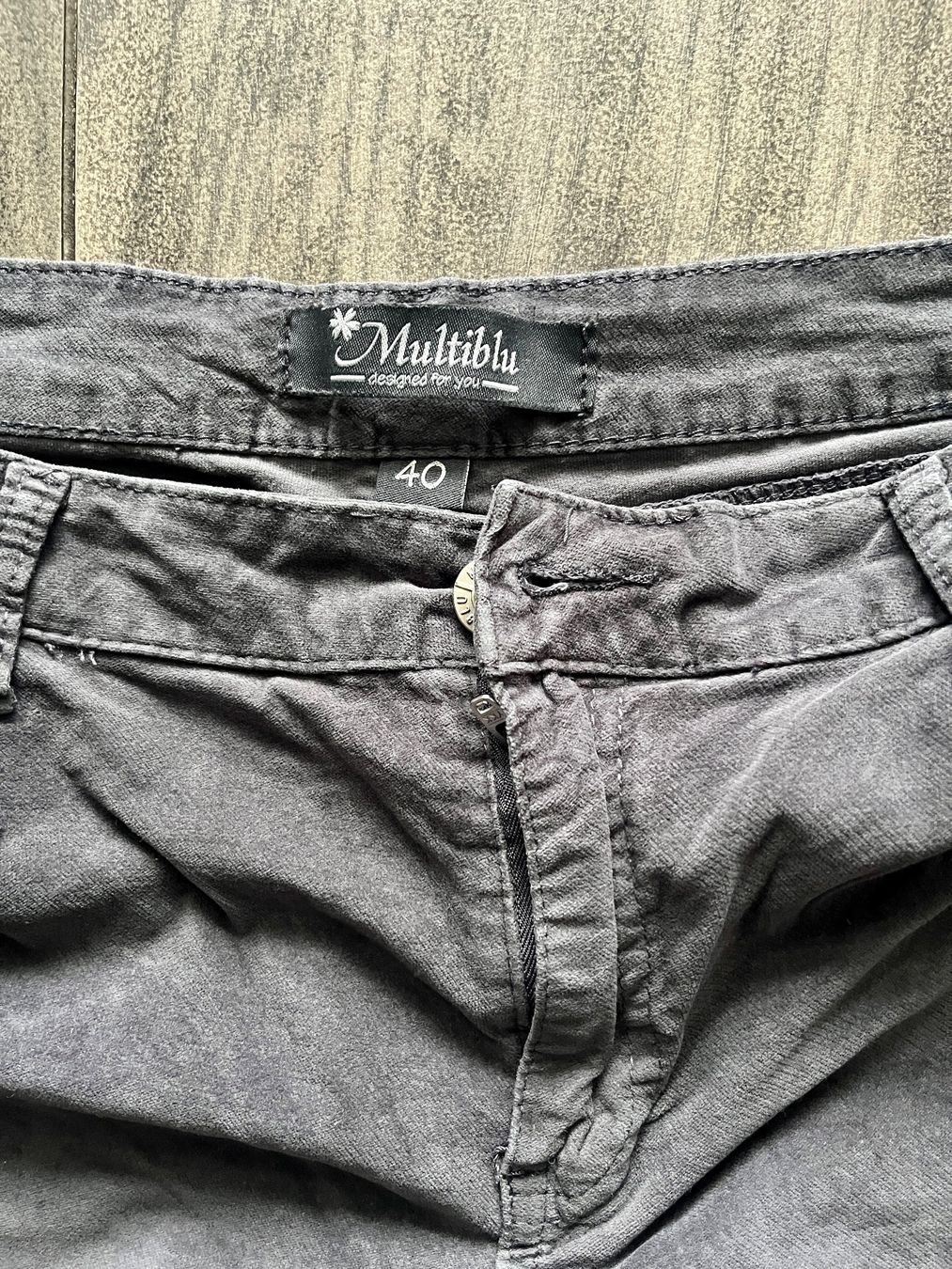 Hosen: Enge samtige Hose – Gebraucht aus Strengelbach von Lucaernest 1