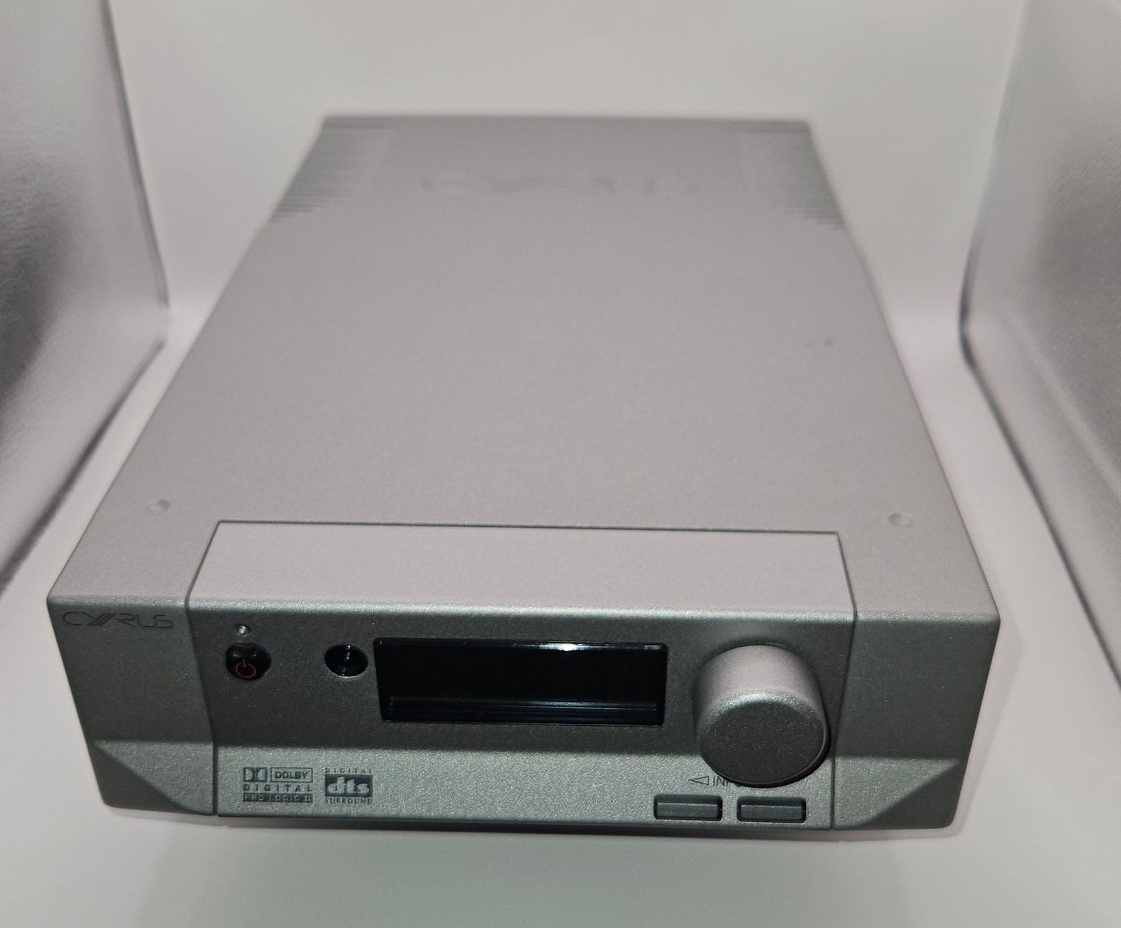 Ricevitori: Cyrus Audio AV8 Preamplifier mit Remote Control – Usato da Riazzino venduto da TicinoCarAudio 3