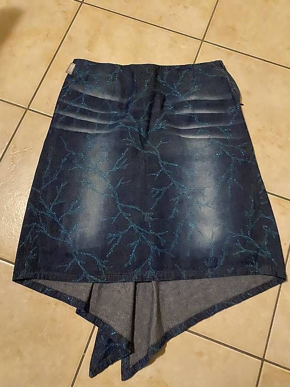 Jupes: Gonna jeans Versace misura 28 – D'occasion à Odogno par fly_7j8c