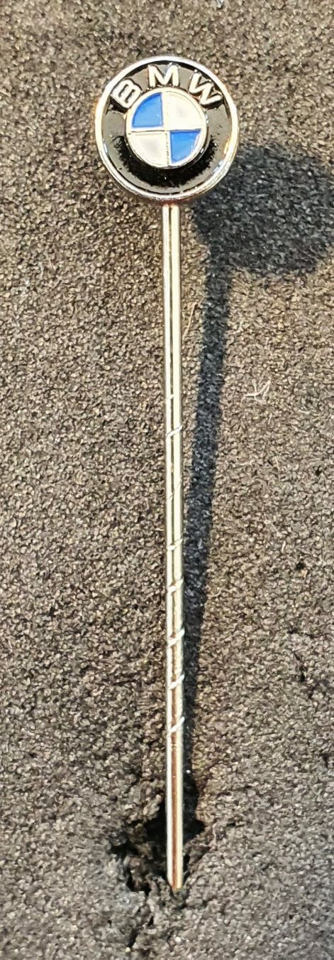 BMW Placchette & Badge: CC588 - Anstecknadel Auto BMW – Usato da Reinach BL venduto da Boston-Verkauf 1