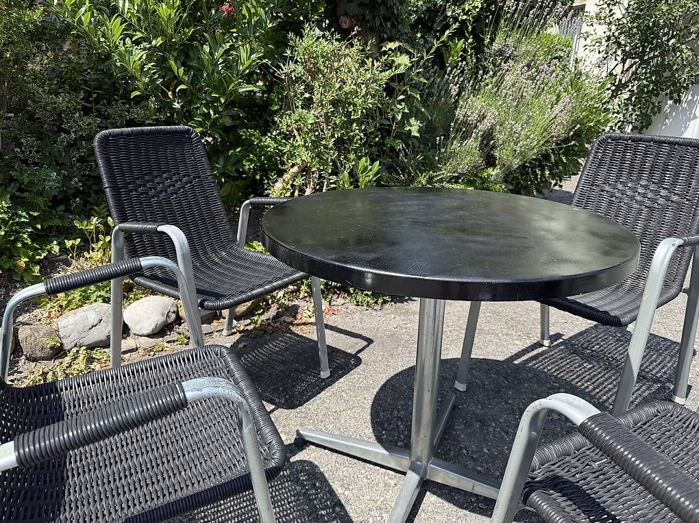 Set di tavolo e panche: Gartenmöbel-Set 2 Ratanstühle inkl. runder Tisch – Usato da Cham venduto da Benny23hh