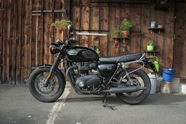 Triumph Bonneville T100, 2020 Black Edition inkl. Taschen
