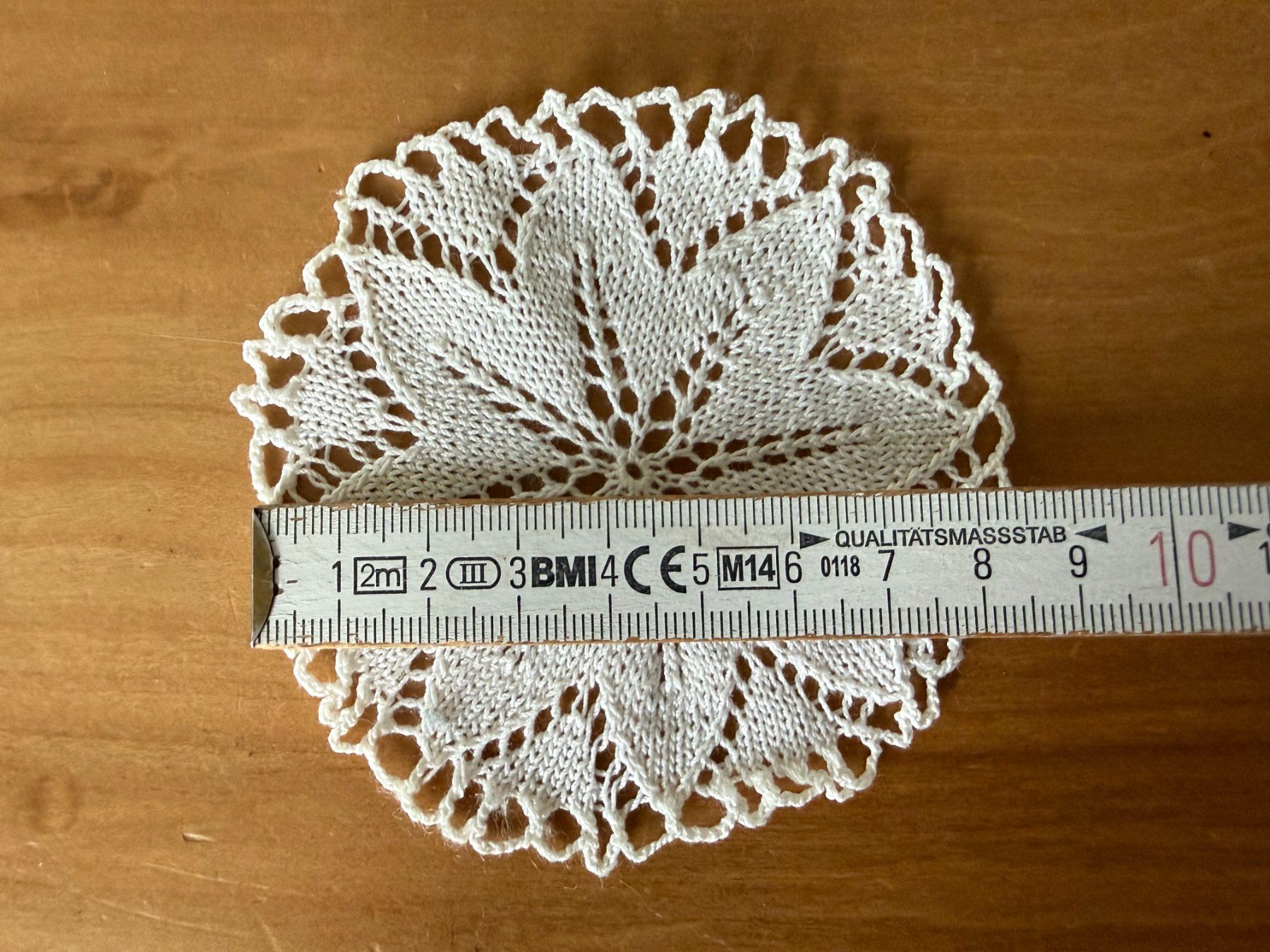 Sottobicchieri: Spitzendeckchen  gestrickt  Untersetzer  ca.9 cm DM  weiss – Usato da Subingen venduto da ArtBead 2