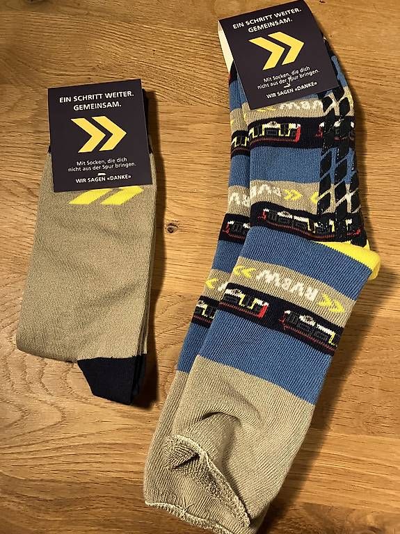 Socken: 2x Sockenpaar RVBW-Bus (mit Noppen!) – Gebraucht aus Basel von jon_z292