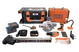 Stellen DOER Werkbank (Handkreissäge, Akkuschrauber, Lampe)