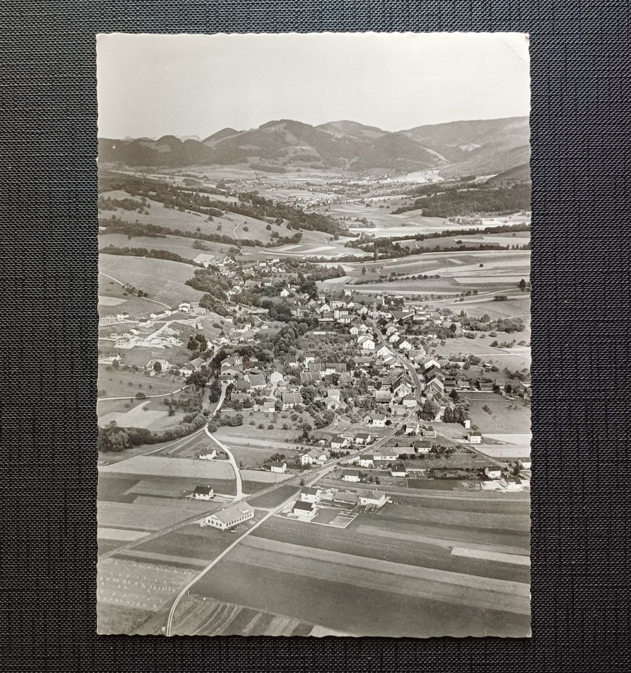 Cartoline postali: AK Flugaufnahme VICQUES 1966 – Usato da Brittnau venduto da simionius