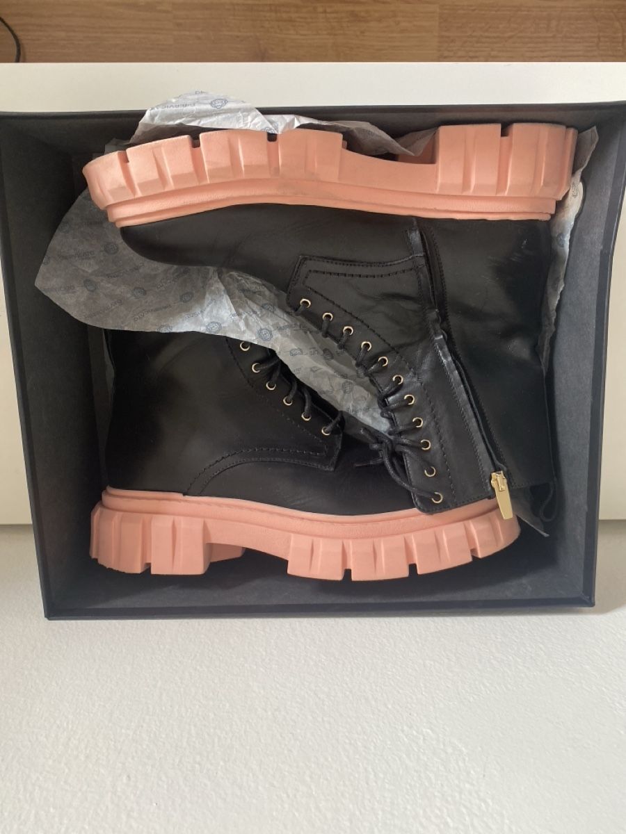 Scarpe da donna: Stivaletti Bervicato Neri e Rosa, 41 – Nuovo e nell'imballaggio originale da Vacallo venduto da lac_2z26 1