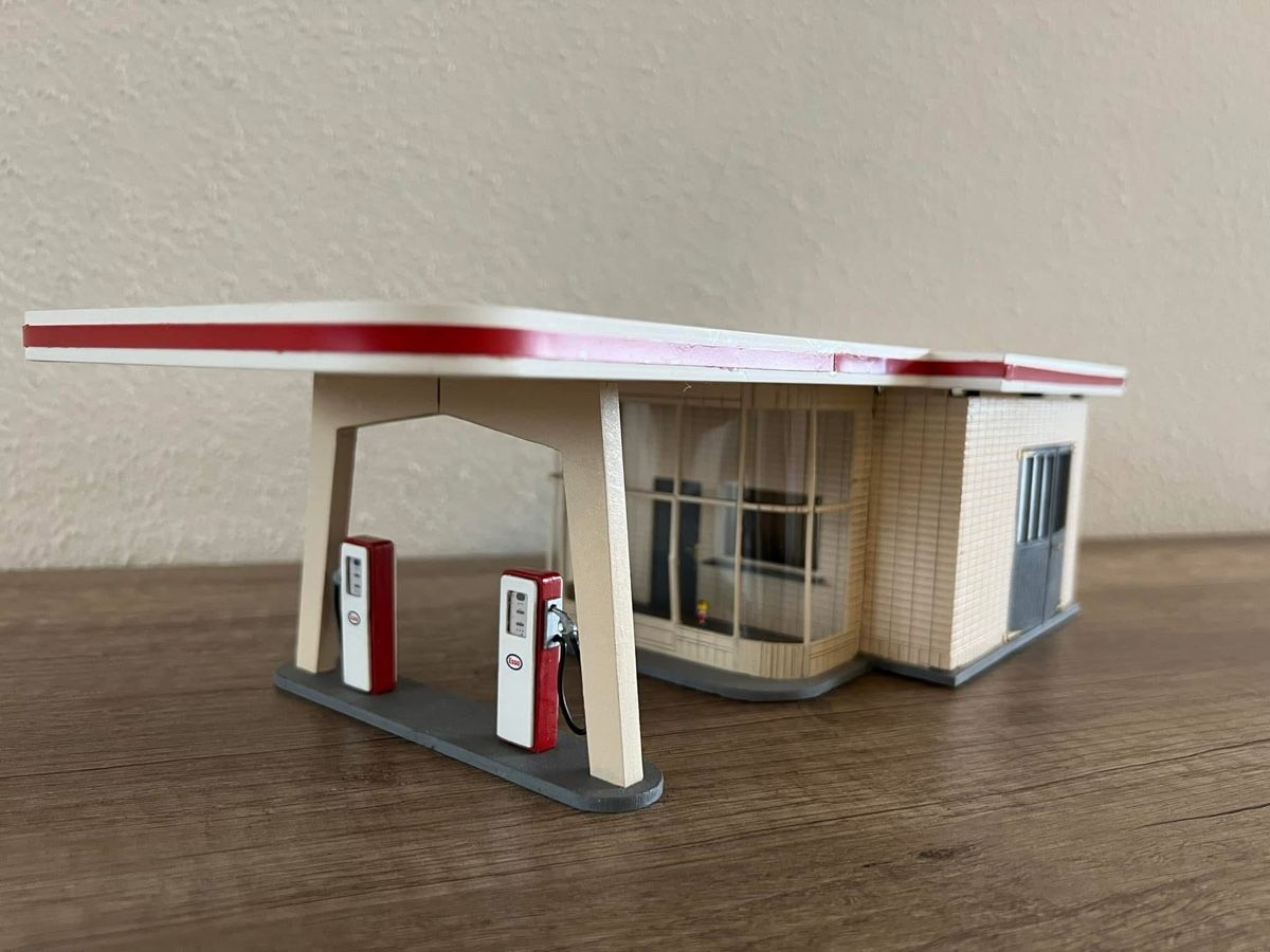 Modellautos: Tankstelle Modellbausatz Esso 1:43 – Neu (gemäss Beschreibung) aus Oberrieden von Schrauber4 4
