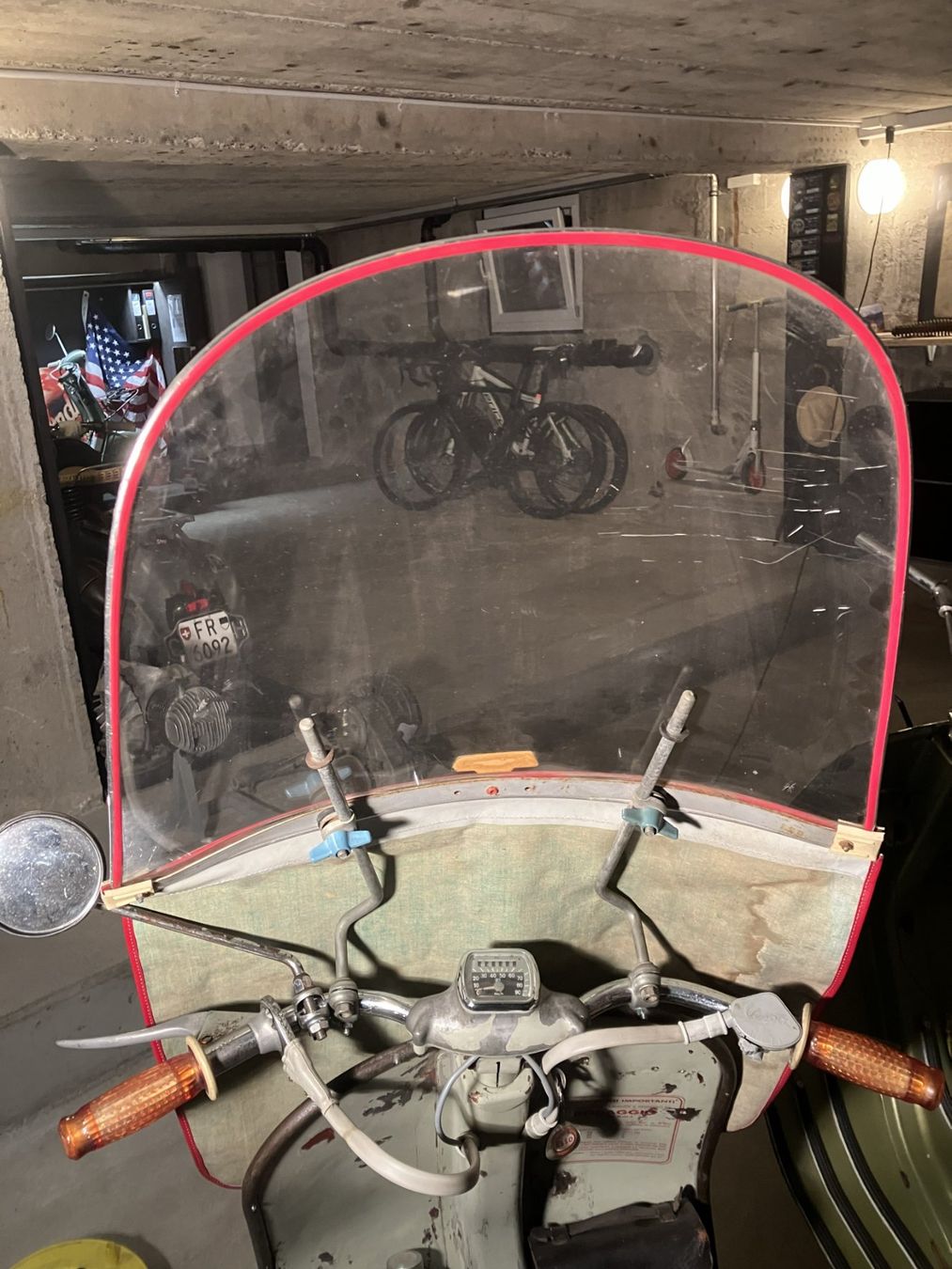 Vespa Tutti pezzi di ricambio per scooter: Vespa Faro Basso Windschild mit Halterung Parabrezza – Usato da Murten venduto da ritter_surf 2