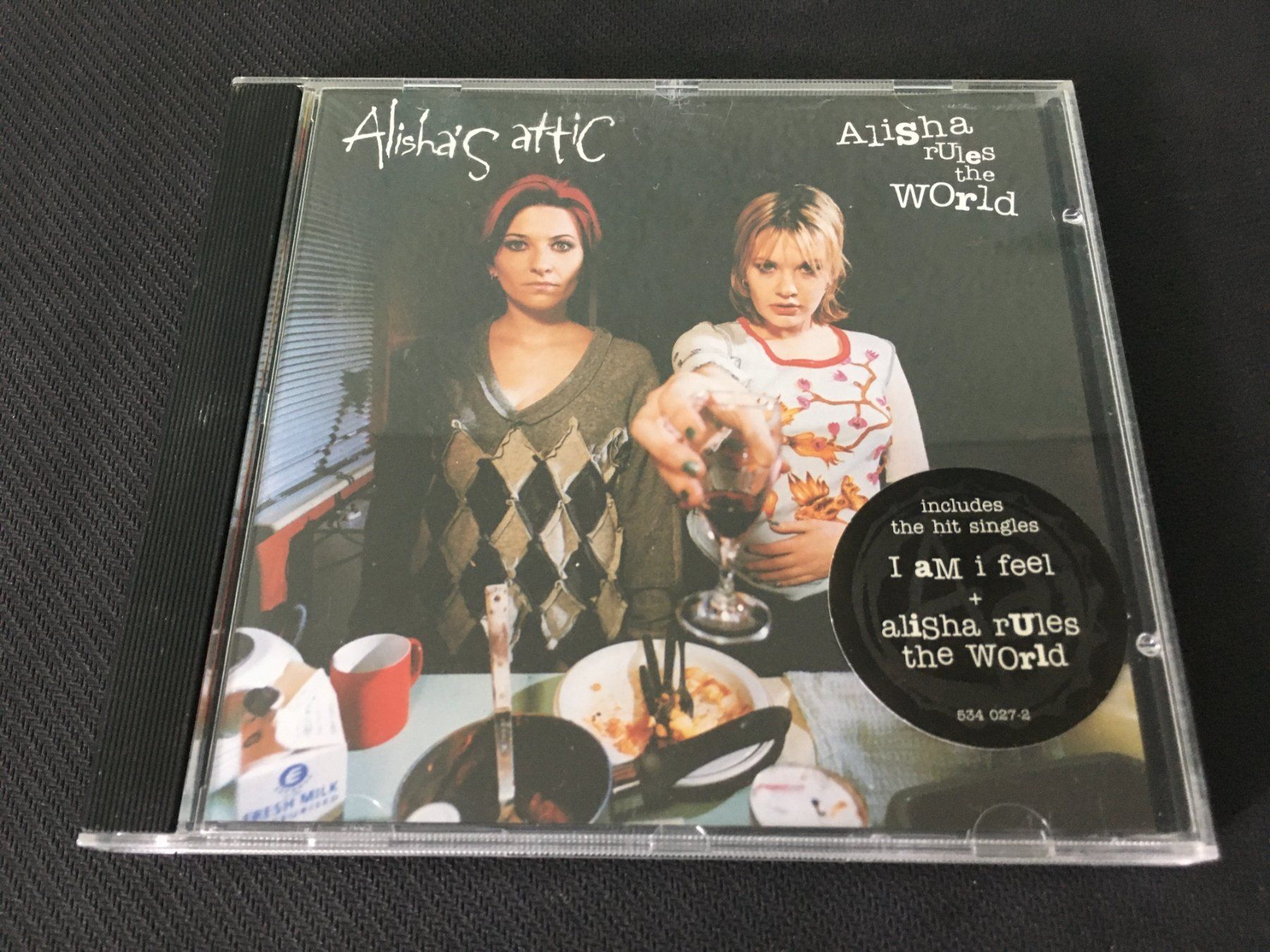 CD: Alisha's Attic - Alisha rules the world -CD- – Usato da St.Gallen venduto da MedienJoe