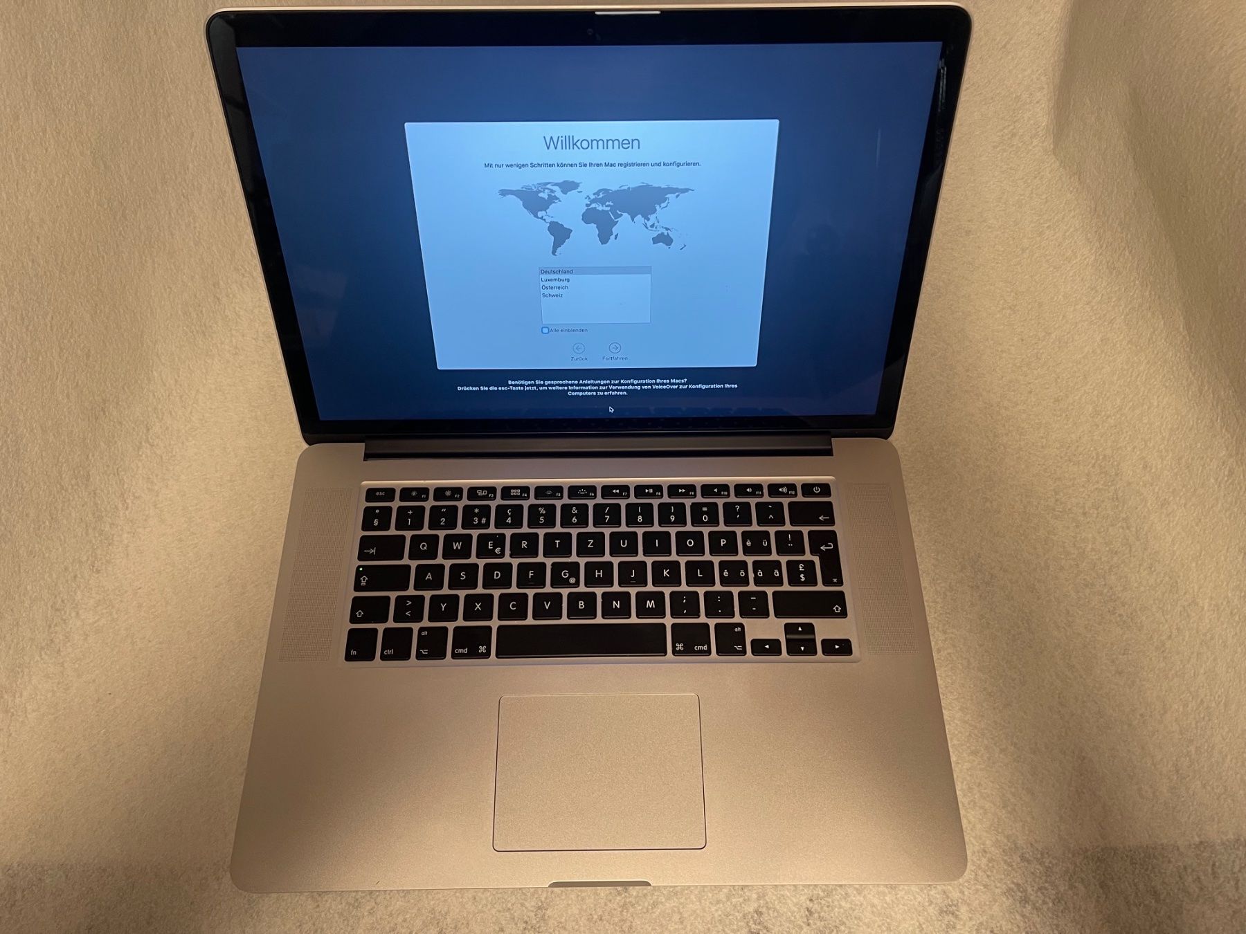 Apple Notebook: MacBook Pro 15 Zoll 256GB silber – Usato da Villigen venduto da ONITRO81
