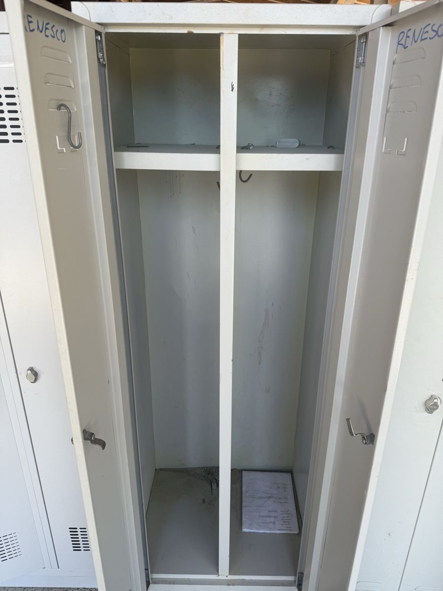 Porte manteau: 1 Garderobe Schrank. – D'occasion à Niederbipp par baggerch