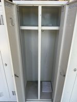 1 Garderobe Schrank.