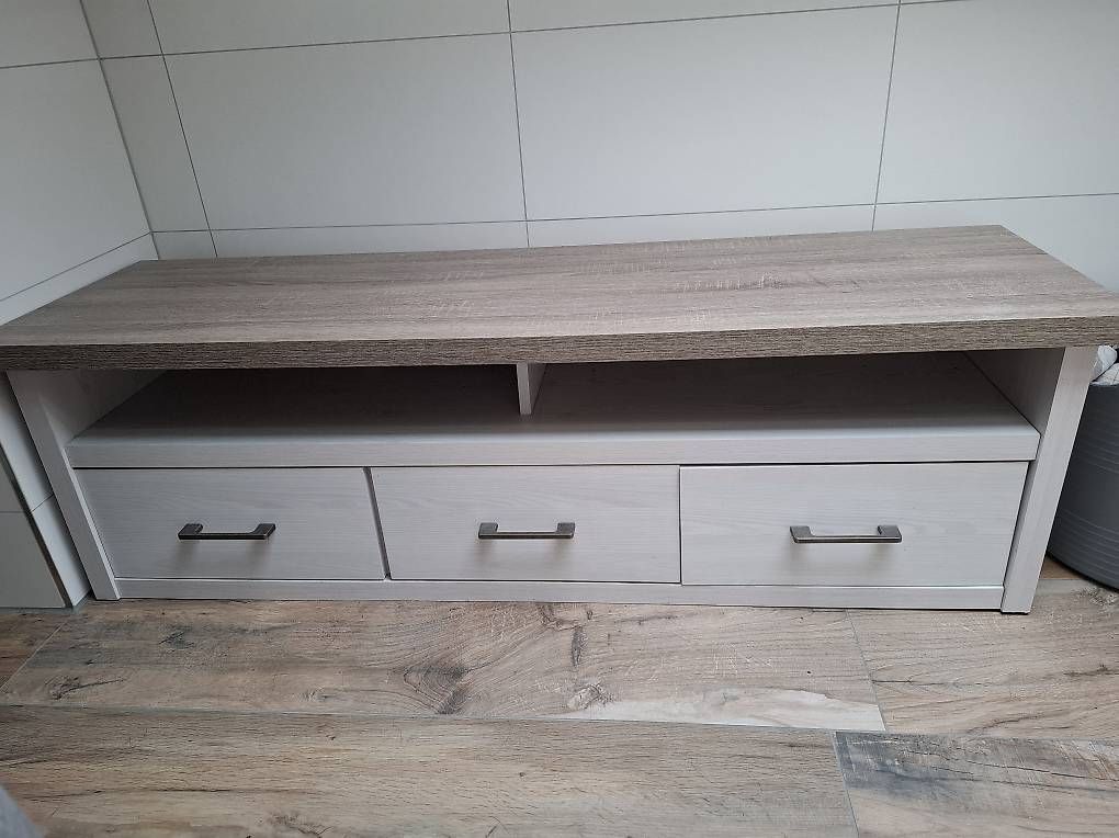 TV Möbel: TV Board  zuverschenken  – Gebraucht aus Luzern von nsc_tn7z 1